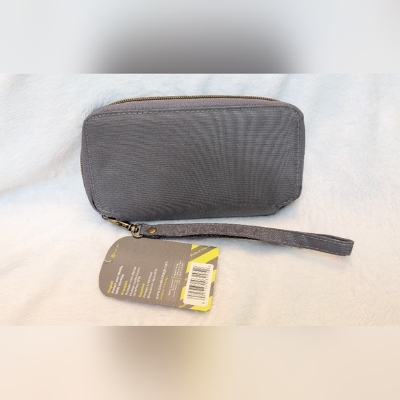 RFID Blocking Wallet Travelon Zip-Around Bifold NWT - Picture 2 of 3